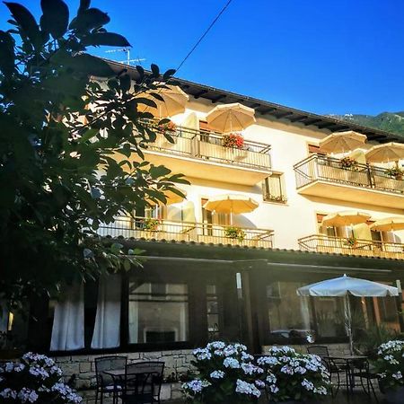 Albergo Al Pescatore Brenzone sul Garda Esterno foto