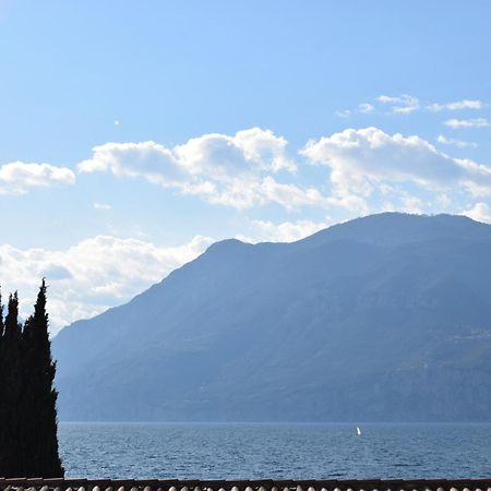 Albergo Al Pescatore Brenzone sul Garda Esterno foto
