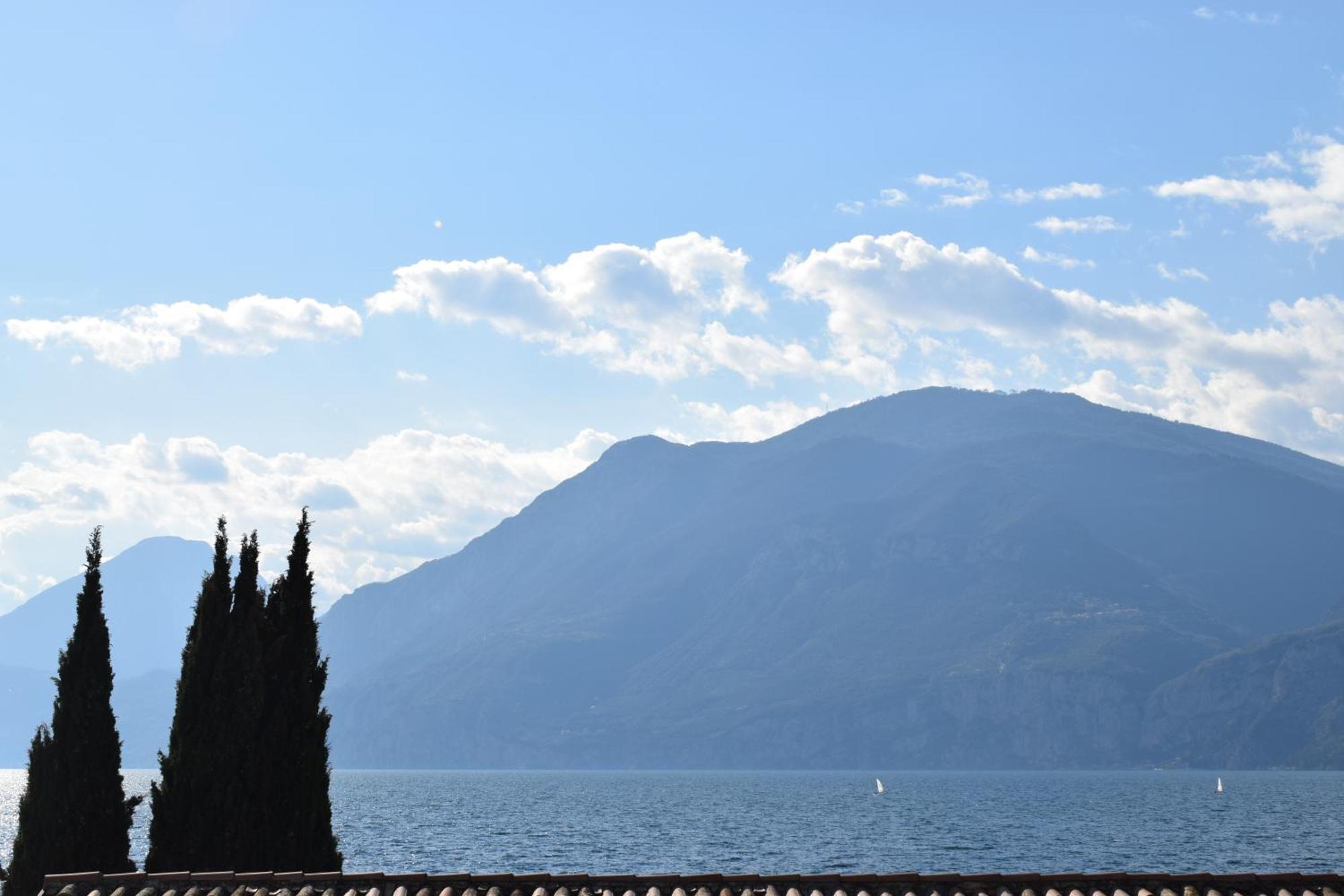Albergo Al Pescatore Brenzone sul Garda Esterno foto