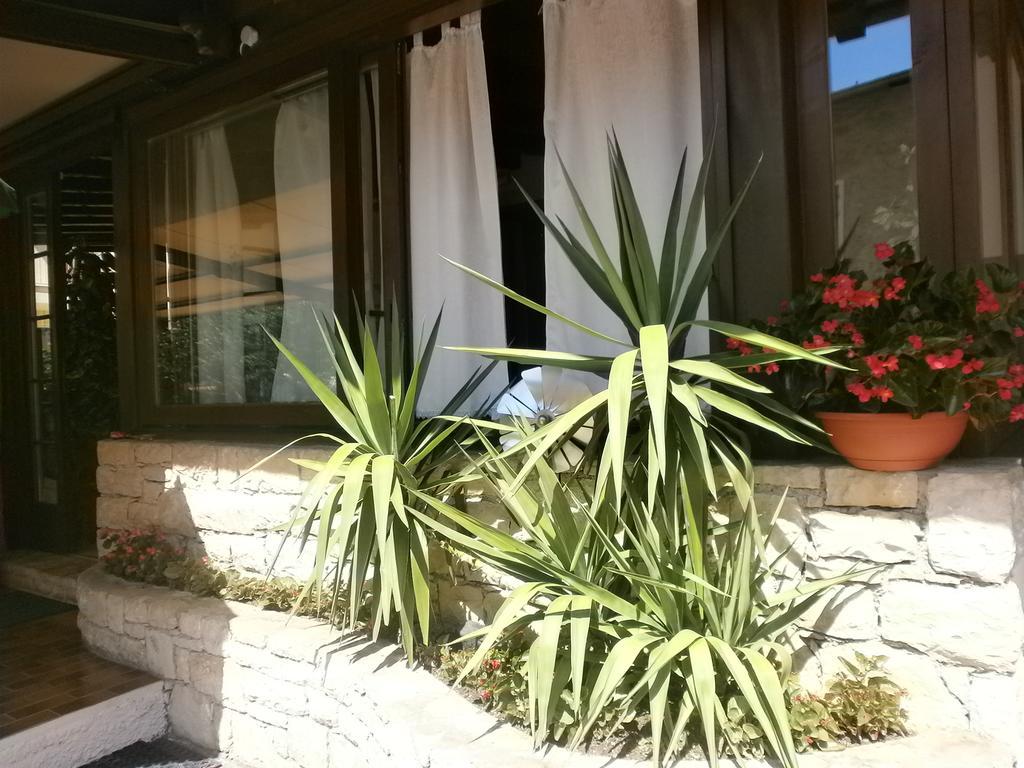 Albergo Al Pescatore Brenzone sul Garda Esterno foto
