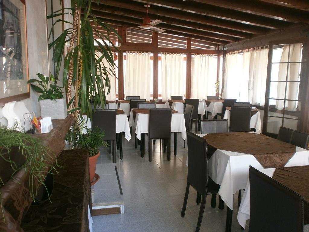 Albergo Al Pescatore Brenzone sul Garda Esterno foto