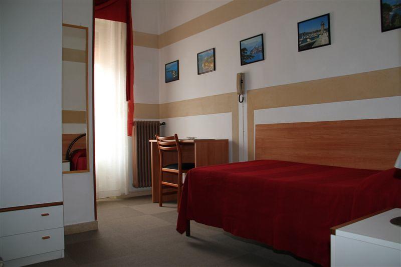 Albergo Al Pescatore Brenzone sul Garda Esterno foto