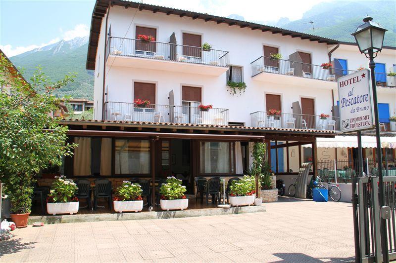 Albergo Al Pescatore Brenzone sul Garda Esterno foto