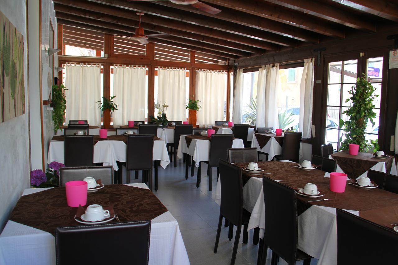 Albergo Al Pescatore Brenzone sul Garda Esterno foto