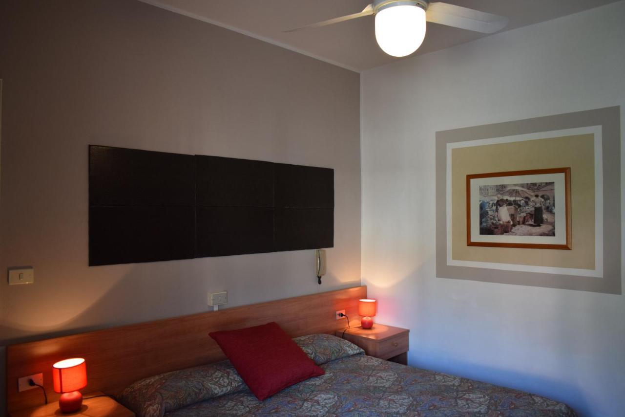 Albergo Al Pescatore Brenzone sul Garda Esterno foto
