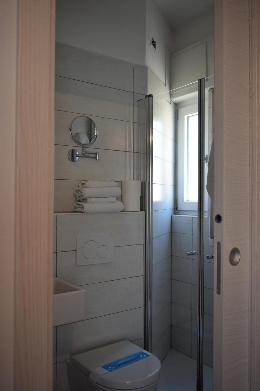Albergo Al Pescatore Brenzone sul Garda Esterno foto