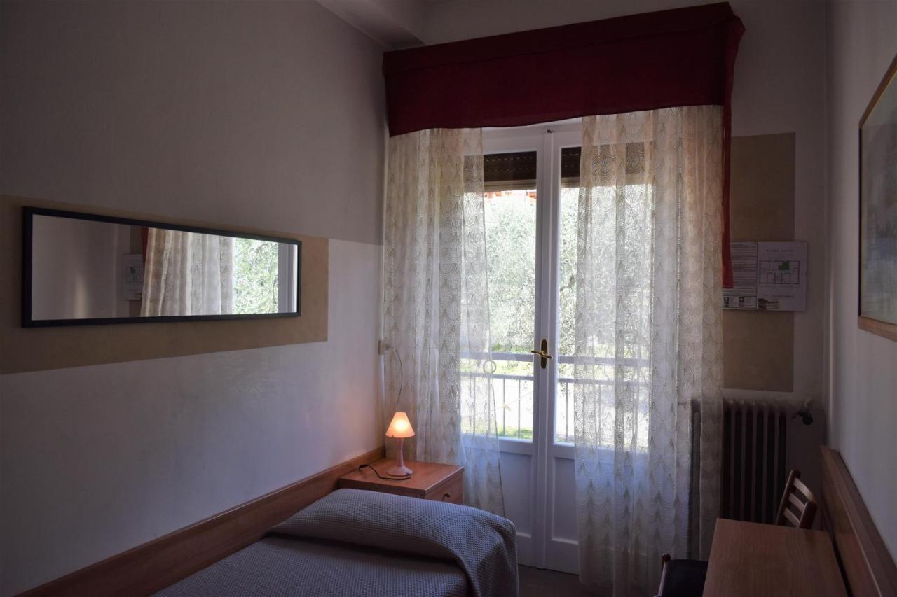 Albergo Al Pescatore Brenzone sul Garda Esterno foto