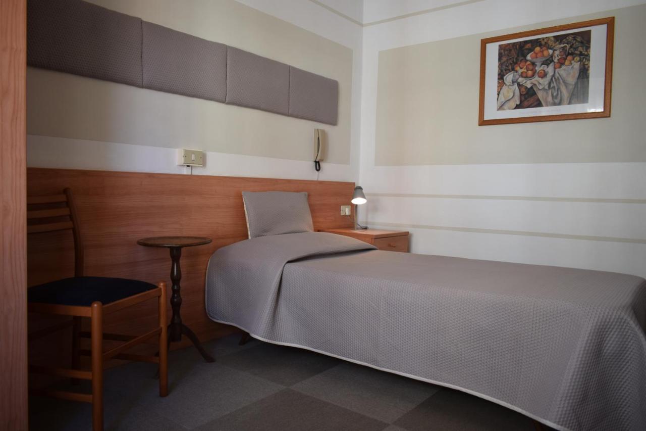 Albergo Al Pescatore Brenzone sul Garda Esterno foto
