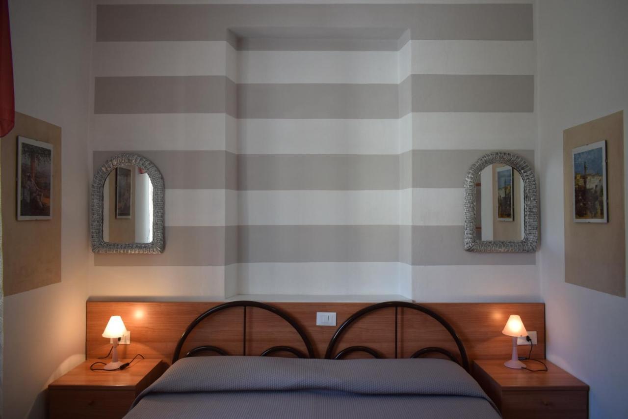 Albergo Al Pescatore Brenzone sul Garda Esterno foto