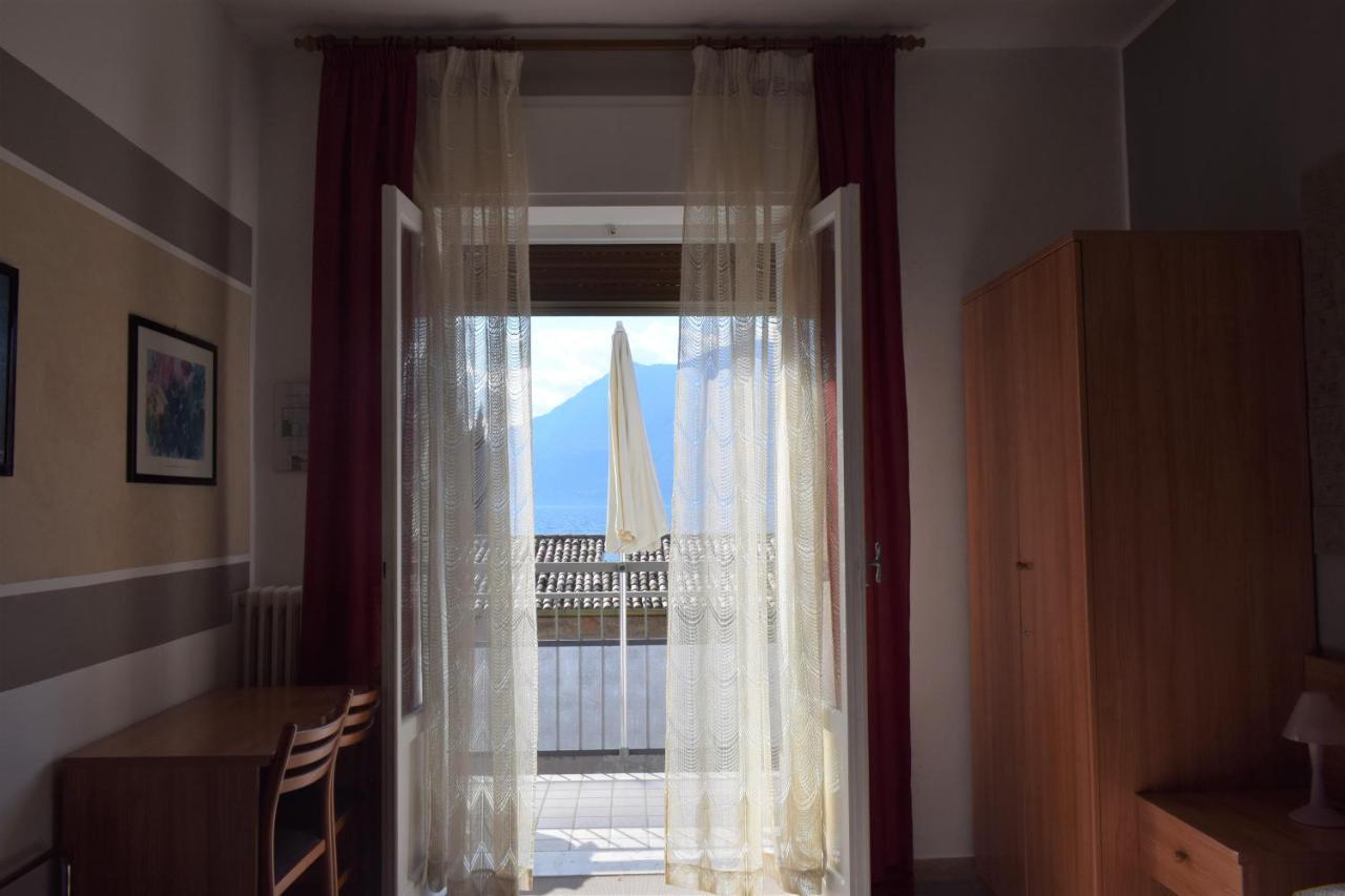 Albergo Al Pescatore Brenzone sul Garda Esterno foto