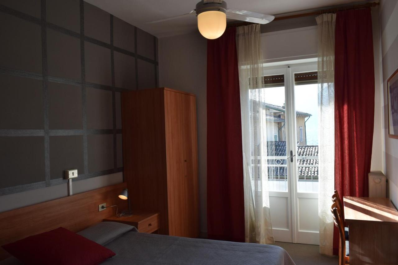 Albergo Al Pescatore Brenzone sul Garda Esterno foto