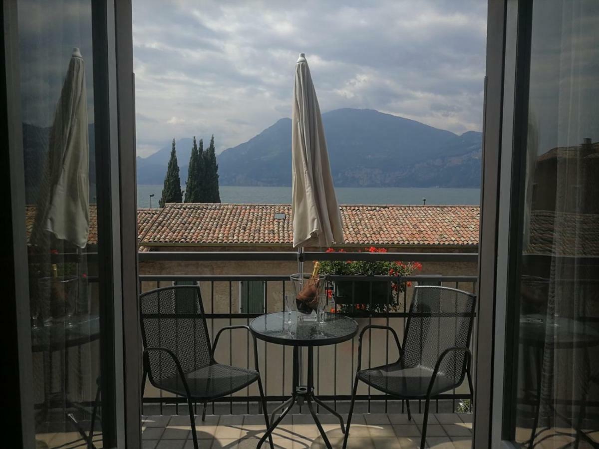 Albergo Al Pescatore Brenzone sul Garda Esterno foto