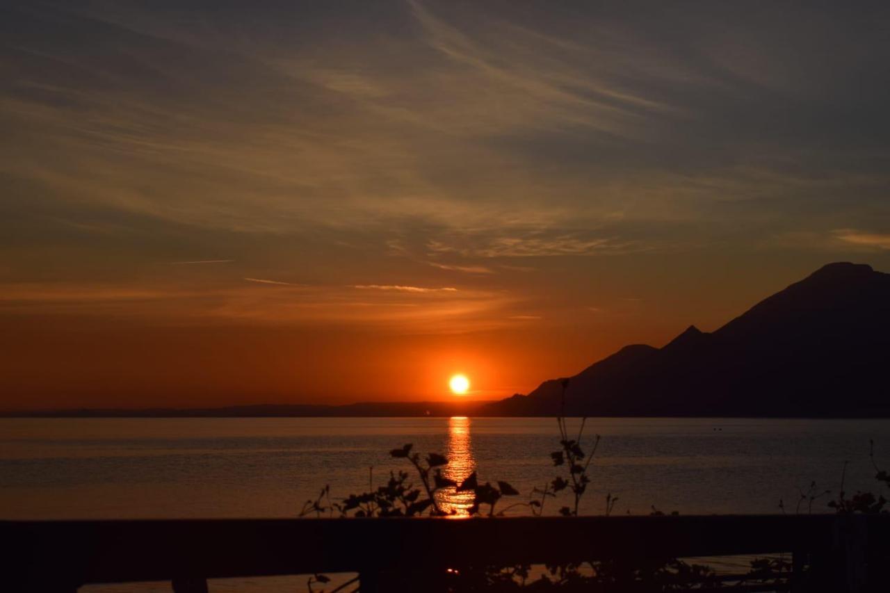 Albergo Al Pescatore Brenzone sul Garda Esterno foto