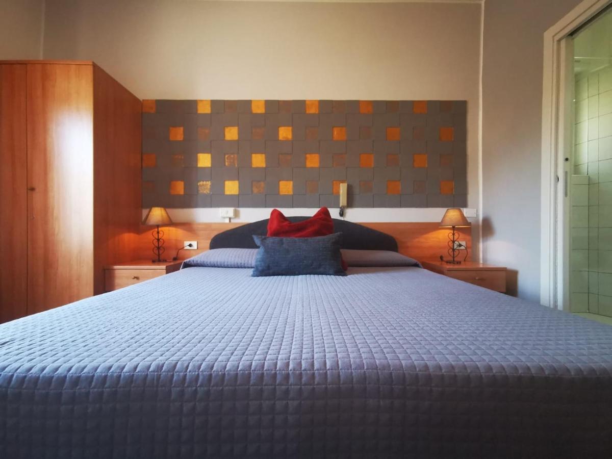 Albergo Al Pescatore Brenzone sul Garda Esterno foto