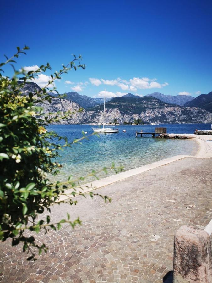 Albergo Al Pescatore Brenzone sul Garda Esterno foto