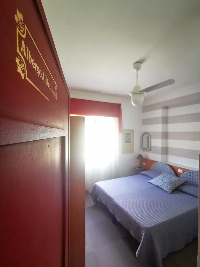 Albergo Al Pescatore Brenzone sul Garda Esterno foto