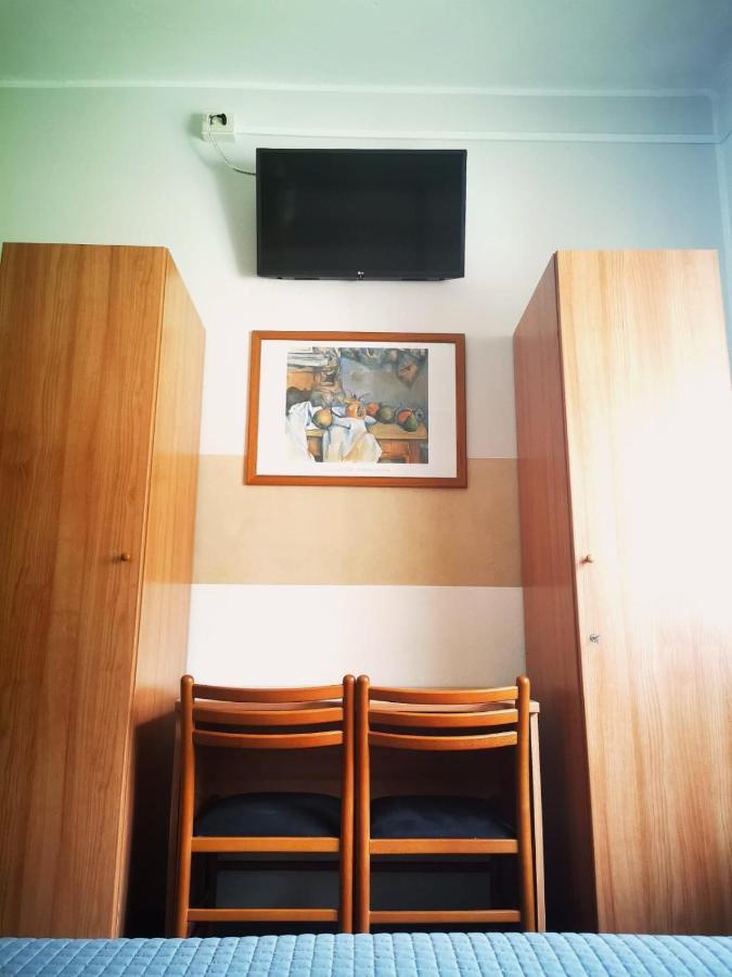 Albergo Al Pescatore Brenzone sul Garda Esterno foto